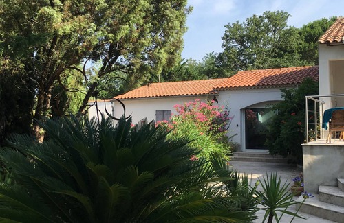 Sainte-Anastasie-sur-Issole House | Large 300 m2 villa with swimming pool - natural area - quiet, not overlooked