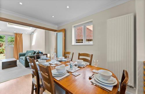 Girton House | Large 4-bed House in Cambridge - Garden