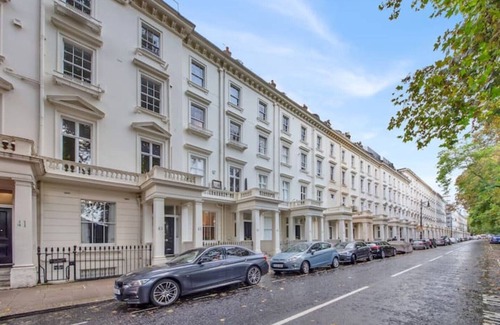 Tachbrook Apartment | Large 4 Bedroom Flat w Amazing Roof Terrace!