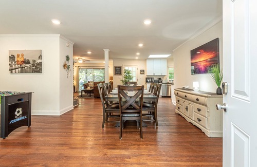 Clarkston House | Large 5 Bdrm Home w/HotTub-BBQ-Foosball-in Stone Mountain-SUMMER:PrivatePool