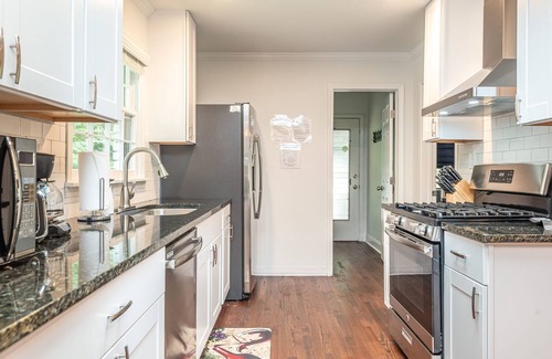 Clarkston House | Large 5 Bdrm Home w/HotTub-BBQ-Foosball-in Stone Mountain-SUMMER:PrivatePool