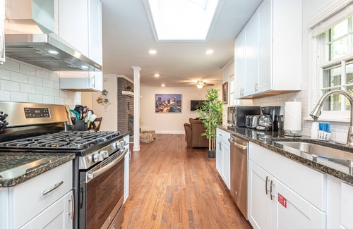 Clarkston House | Large 5 Bdrm Home w/HotTub-BBQ-Foosball-in Stone Mountain-SUMMER:PrivatePool