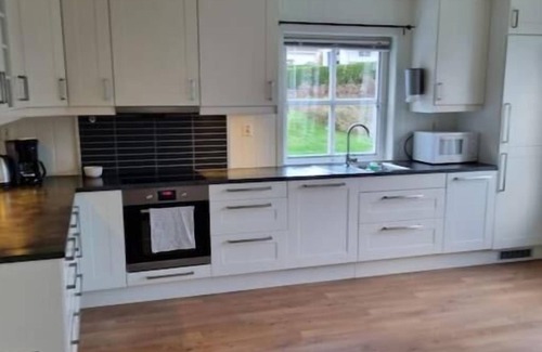 Flekkefjord House | Large 5-Bedroom, 2-Bathroom House in Hidra"