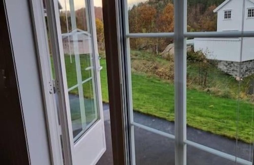 Flekkefjord House | Large 5-Bedroom, 2-Bathroom House in Hidra"