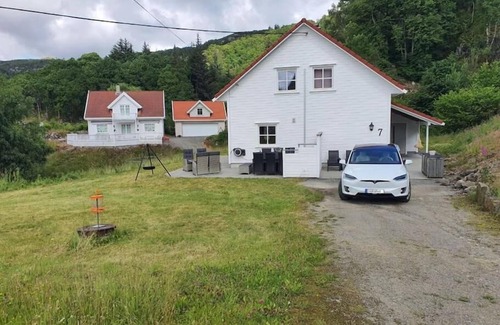 Flekkefjord House | Large 5-Bedroom, 2-Bathroom House in Hidra"