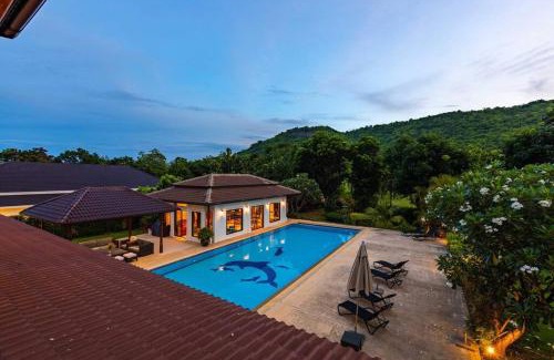 Hua Hin Villa | Large 6 Bed Luxury Villa on the Golf Course PHJ