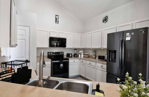 West Kissimmee House | Large 6BR Family Home w Pool, Hot Tub & Games Room