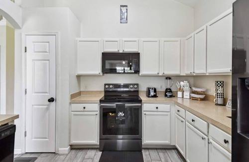 West Kissimmee House | Large 6BR Family Home w Pool, Hot Tub & Games Room
