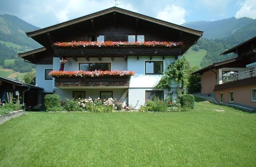 Uttendorf Apartment | Large (80 m²) apartment with a direct view of the National Park Mountains
