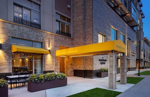 Fitzsimons Hotel | Large Accommodation with Balcony and Kitchen! Near Denver Botanic Gardens!