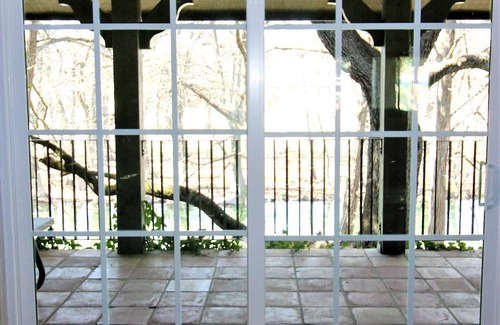 Rio Frio House | Large and Beautiful Home Directly Overlooking the Frio River
