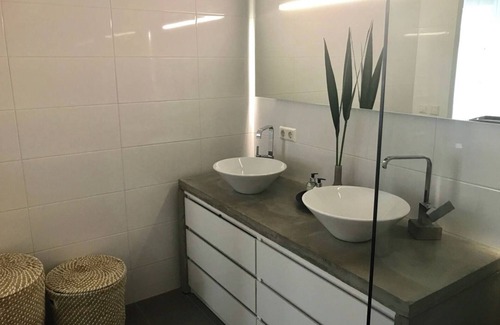 Bos en Lommer Apartment | Large and stylish apartment with a parking space