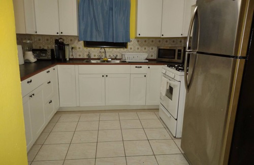 Estate Hermon Hill House | Large Apartment in Quiet Mid-island Location 10 Mins From Anything