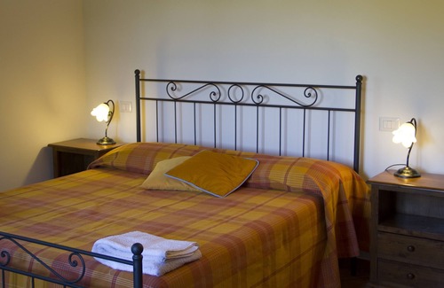 Piegaro Apartment | Large apartment in a cottage in the green countryside of Perugia