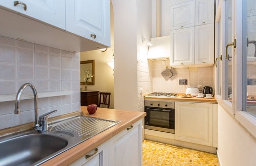 Marsala Apartment | Large apartment located on Via Milazzo, a short walk from Termini Station