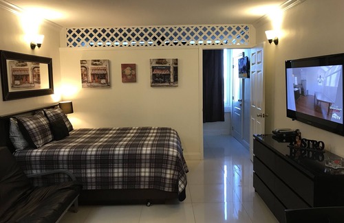 Galt Mile Resort | LARGE APARTMENT OCEAN MANOR RESORT