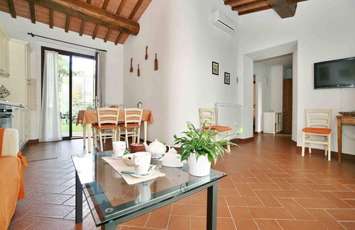 San Donato in Poggio Condo | LARGE APARTMENT WITH POOL AND PRIVATE GARDEN: The Compagnia del Chianti