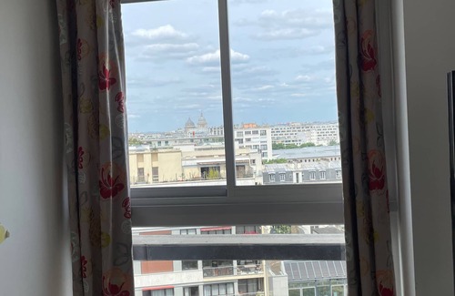 Parc-de-Montsouris Apartment | Large apartment with balcony and views over Paris and its monuments