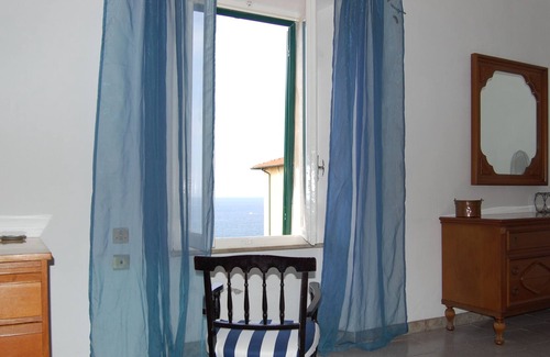 Piombino Apartment | Large apartment with sea view