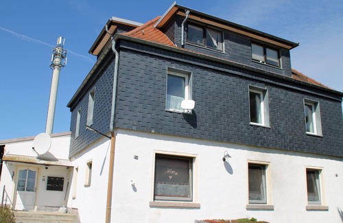 Droyßig Apartment | Large (attic) apartment in a quiet location
