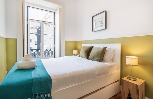 Santo Antonio Apartment | Large Bairro Alto 1E up to 22guests by Central Hill