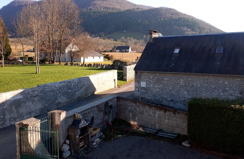Bazus-Neste House | Large bright room at the entrance to the Nestes valleys