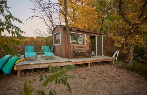 South Haven House | Large Cabin on Lake Sylvia with Tiki Hut
