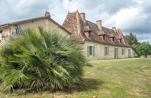 Neuvic House | Large-capacity vacation gîtes (25 pers): Chartreuse d'Ossimpont