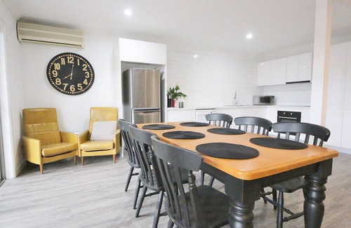 Dubbo Apartment | Large CBD Apartment Dubbo- Sleeps 7 with 2 Bathrooms