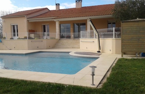 Tombeboeuf House | Large, comfortable family home in the countryside with heated pool