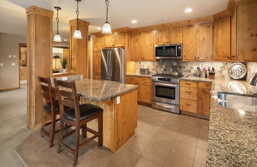 Cle Elum Condo | Large corner condo unit in the heart of Suncadia! Shared pool and hot tub.