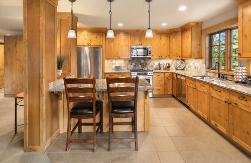 Cle Elum Condo | Large corner condo unit in the heart of Suncadia! Shared pool and hot tub.