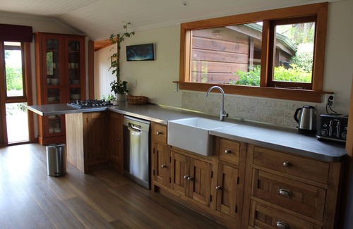 Redwood Valley House | Large Country Home with Views - Spa Pool, Swimming Pool, Firepit, Games Room