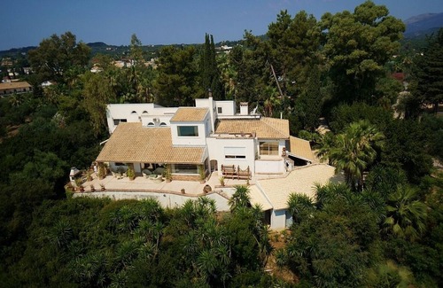 Gouvia Villa | Large Elegant Villa, Stunning Sea Front Position with Direct Access to Gouvia Beach, Pool & Gym!