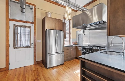 Benton Park West Apartment | Large Executive 1st Floor Apartment with Chefs Kitchen!