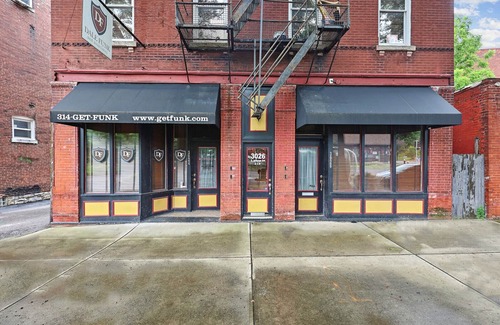 Benton Park West Apartment | Large Executive 1st Floor Apartment with Chefs Kitchen!