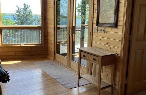 Annandale House | Large Family Cabin on Lake Sylvia -Beautiful & Clean Lake! Awesome Fishing