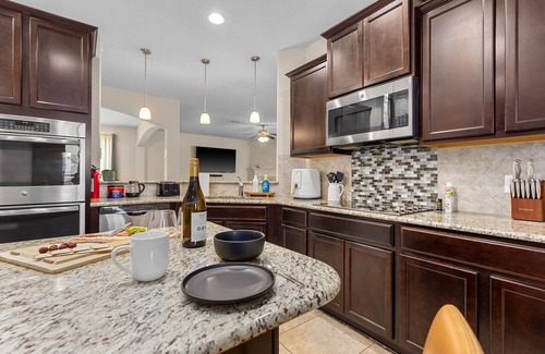 Temple House | Large Family/Group Retreat Near Medical. Games+Movie Theatre+Billiards Book Now!