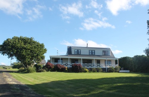 Franklin District House | Large Family Home In A Great Location with Uninterrupted Water Views