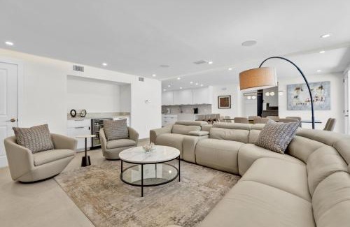 South Padre Island Apartment | Large Family Luxury Condo in Beachfront Resort, Heated Pool, Private Terrace & Pool