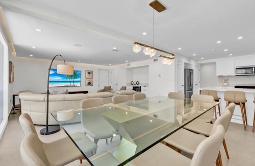 South Padre Island Apartment | Large Family Luxury Condo in Beachfront Resort, Heated Pool, Private Terrace & Pool