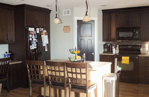 Hague House | Large Family Oriented Home- escape from the city and enjoy the SK countryside!