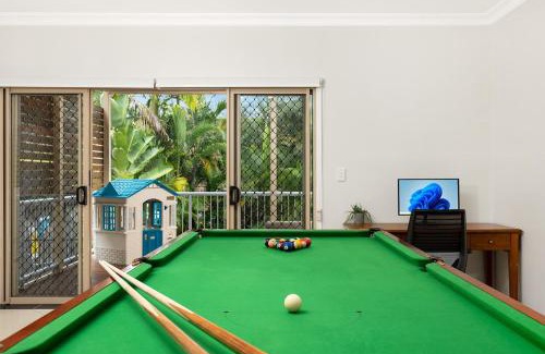 Taringa House | Large Family Pool Home in Taringa 6km to CBD Pets
