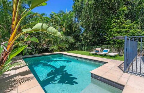 Taringa House | Large Family Pool Home in Taringa 6km to CBD Pets