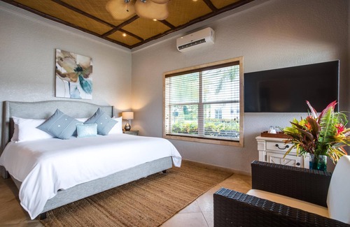 Placencia Resort | Large Family Villa w/WiFi, Balcony, & Amazing Beach Views