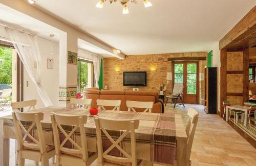 Nantheuil House | Large farmhouse with private garden