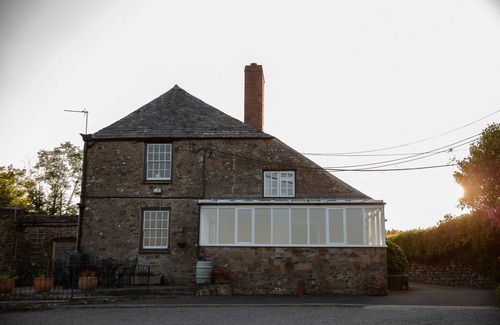 Bude House | Large Grade II Listed 17th Century Farm House In Stunning Rural Location Near Ocean