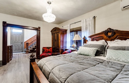Market District House | Large group in Eugene, Exquisite Historic Landmark 11Bedroom, 4.1BA, New Hot tub