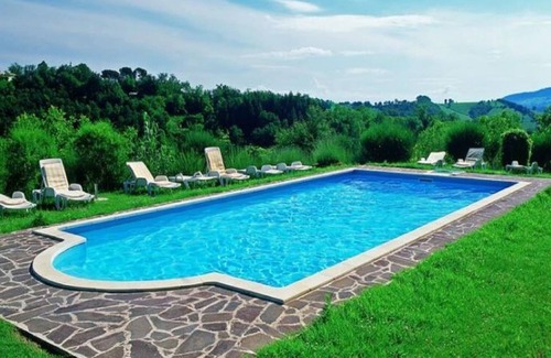 Amandola House | Large Group Retreat with Pool