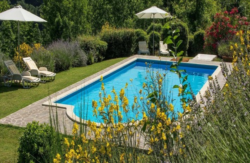 Amandola House | Large Group Retreat with Pool